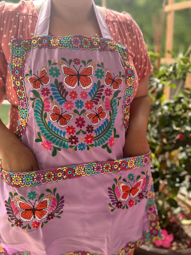 Embroidered Apron with Butterflies/ Mandil bordado con mariposas/ monarcas immagine 12