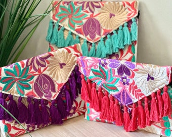 Embroidered Floral Crossbody Clutch - Pochette brodée mexicaine - Pochette florale pour femmes