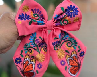 Small Monarc Butterfly Embroidered Hair Bow with Clip/ Moño chico bordado con mariposa monarca para cabello