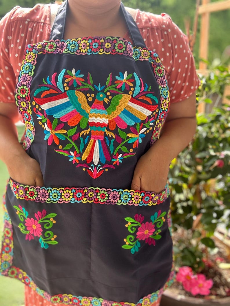 Embroidered Apron/ Mandil bordado con mariposas/ Mandil bordado con Colibri/ Mandil bordado con la virgen de Guadalupe / Latina Apron Tenango Navy 2