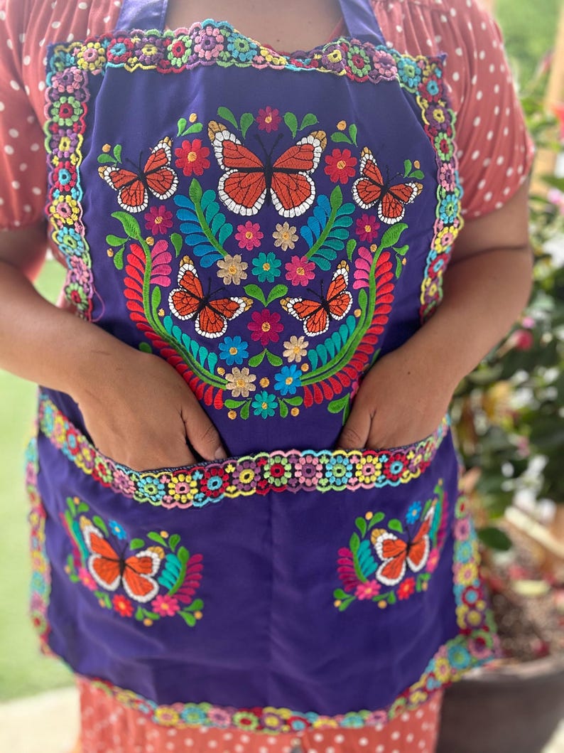 Embroidered Apron with Butterflies/ Mandil bordado con mariposas/ monarcas Monarca Purple