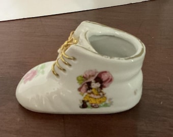 Vintage blommig/barnporslins babysko med guldfärgade snören och prydnadshållare
