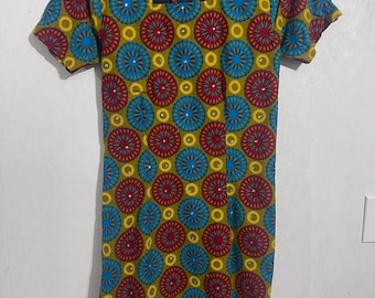 Handgjord vintageinspirerad mod geometrisk shiftklänning ljus retrotryck storlek liten