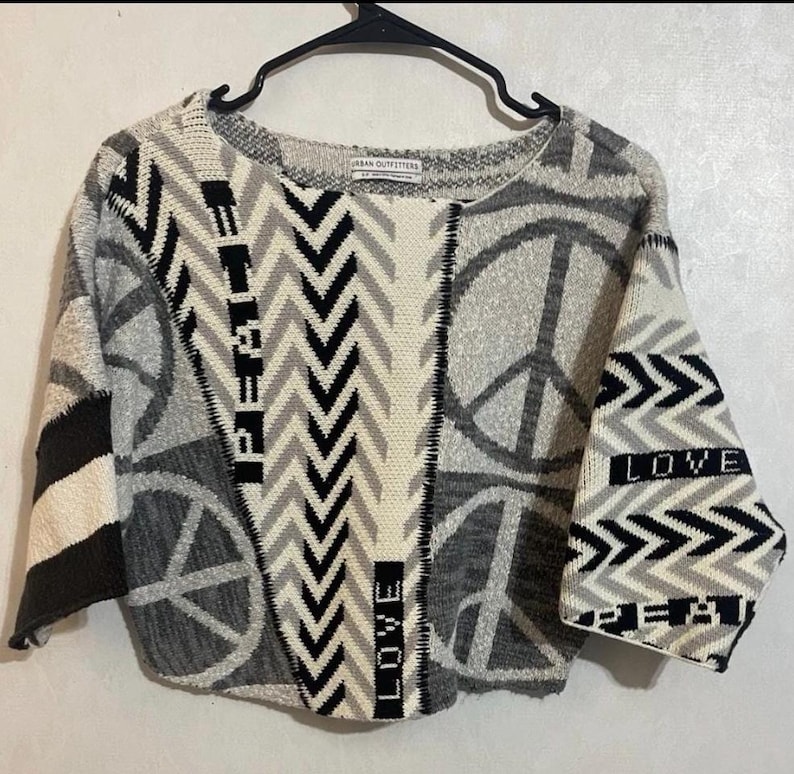 Urban Outfitters Dam Y2k Grå Beskuren Tröja Peace Love Storlek Small Petite bild 1