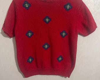 Vintage Röd Russ 80-/90-tals Kortärmad Stickad Blommig Tröja Storlek Medium