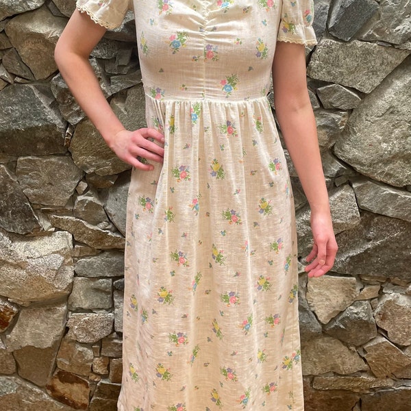 Pretty Vintage Floral Dress