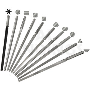 Puede incluir: Una colección de limas y herramientas de modelado de metal, cada una con un perfil diferente. Las herramientas están dispuestas en forma de abanico, con una lima de mango negro a la izquierda. Las formas incluyen círculos, cuadrados y triángulos.