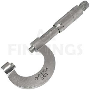Op de afbeelding: Een zilveren metalen binnenmicrometer met een schaal van 0-25 mm en een graduatie van 0,01 mm. De micrometer wordt gebruikt om de binnendiameter van objecten te meten.