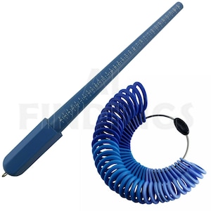Op de afbeelding: Een blauwe ringenmaat met een set van gegradueerde ringen en een liniaal. De liniaal is gemarkeerd met ringmaten van 1 tot 19.