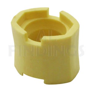 Puede incluir: Un adaptador de pl&aacute;stico amarillo con forma hexagonal y un agujero central. El adaptador tiene una superficie lisa y est&aacute; dise&ntilde;ado para conectar diferentes partes de un sistema.