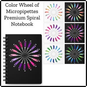 以下が含まれることがあります： 「Color Wheel of Micropipettes Premium Spiral Notebook」という文字が記された黒いスパイラルノート。表紙には、黒い背景の上にピンク、紫、マゼンタの色合いのカラフルなマイクロピペットが円状に配置されたデザインが施されています。
