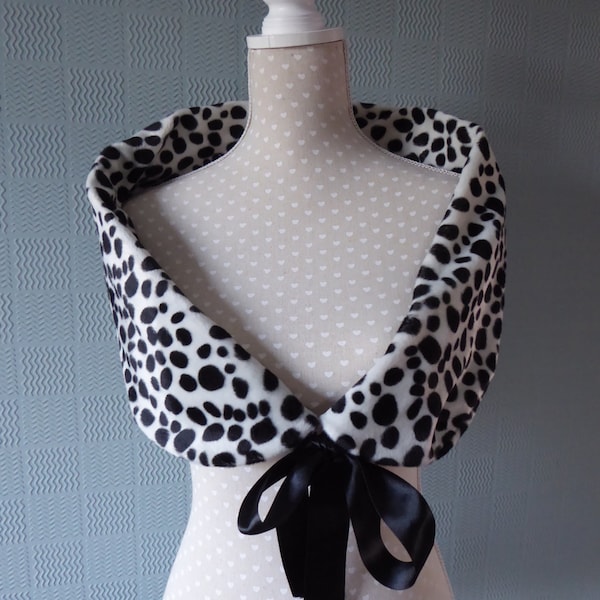 Dalmatian print stole adult kids fancy dress halloween costume black and white animal print fur wrap