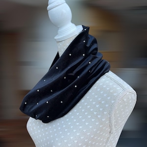 Svart sammetshalsduk, halsduk med enkel ögla, present till henne, unisex-huva