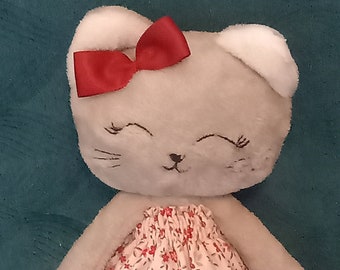 Poupée chat en peluche