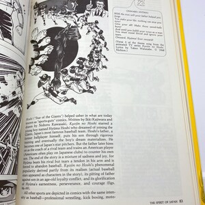 Puede incluir: Una ilustraci&oacute;n en blanco y negro de un jugador de b&eacute;isbol con uniforme de b&eacute;isbol, con el texto "Onward, Hy&uuml;ma! Ever onward!" en un bocadillo de di&aacute;logo sobre el jugador. El texto "Kyojin no Hoshi" est&aacute; escrito en la esquina inferior derecha de la p&aacute;gina.