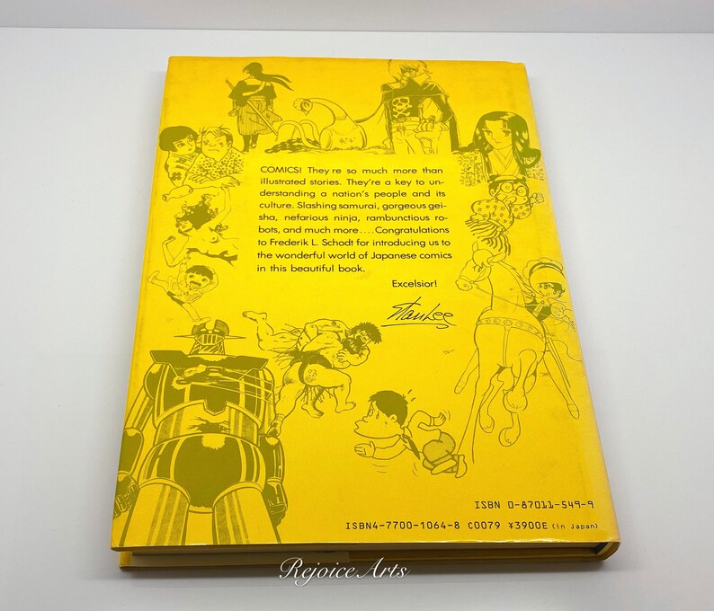 Puede incluir: La contraportada de un libro amarillo con ilustraciones de personajes de c&oacute;mics japoneses. El t&iacute;tulo del libro es "Comics!" y el texto describe el libro como una clave para comprender la cultura japonesa. El ISBN del libro es 0-87011-549-9.