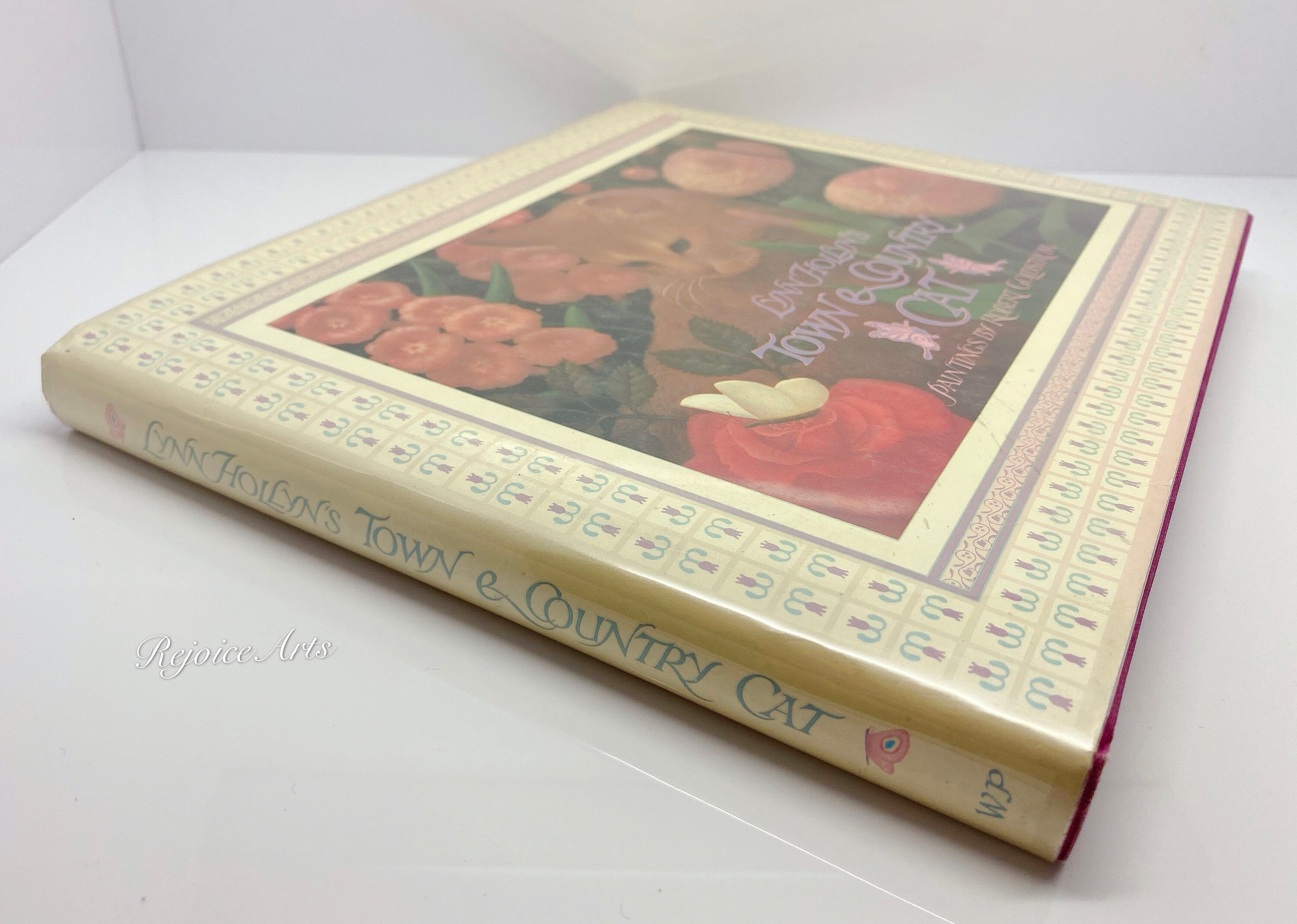 Lynn Hollyn's Town & Country Cat Paintings by Robert Goldstrom Hardcover 1982