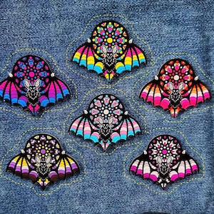 PINES DE ACRÍLICO DE 2" PARA VENTANA GÓTICA DE MURCIÉLAGOS DEL ORGULLO / GAYS / BI / BIsexual / LESBIANA / Asexual / AS / NO BINARIO / ENBY / PAN / TRANS / TRANSGÉNERO