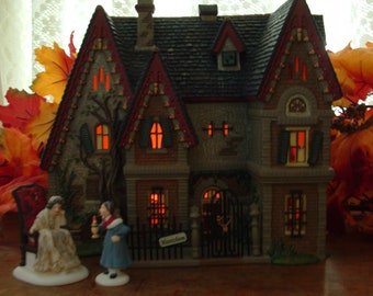 Village Accessory Department 56 New England American Gothic Lit Building Figurine Set of 2 Multicolor