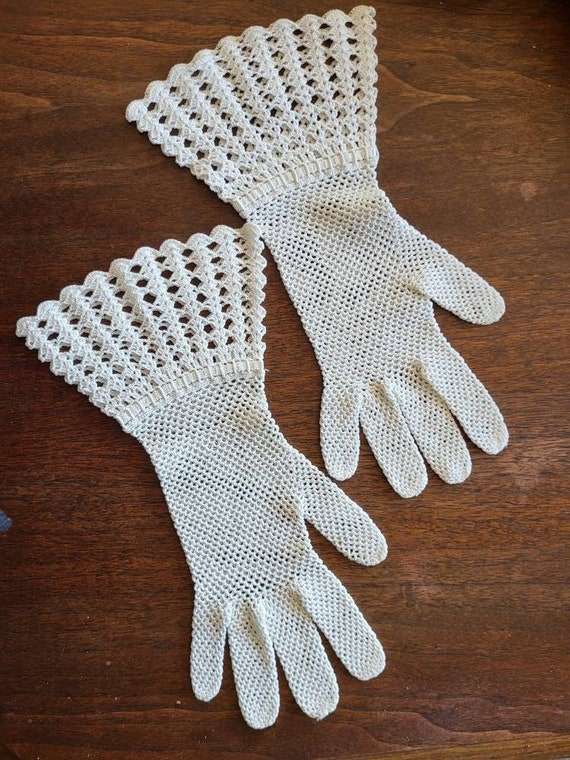 vintage crocheted gloves - Gem