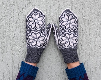Hand Knitted Wool Mittens: Gray White Nordic Winter Gloves