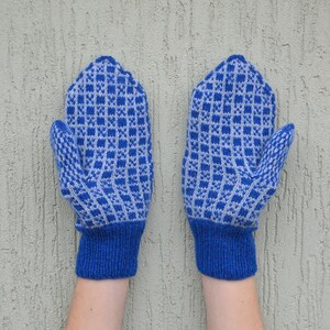 Blue light blue hand knitted wool mittens. image 3