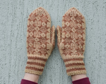 Naturally dyed hand knitted wool mittens. Plant dyed mittens. Olive green yellow wool mittens in traditional folk pattern