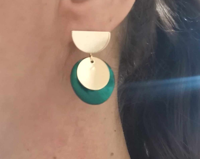 Green and gold mother-of-pearl stud earrings