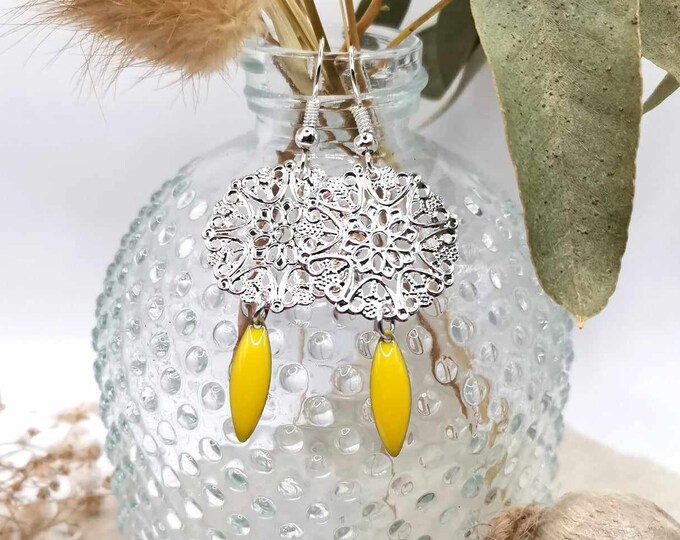 Rosette earrings, yellow