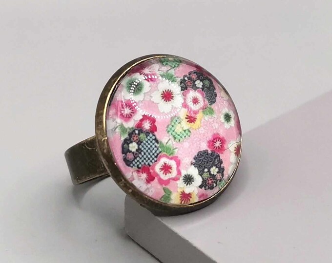 Cabochon ring with Japanese motifs, adjustable bronze ring