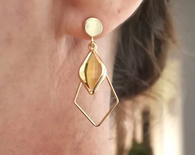 Diamond stud earrings, gold and yellow