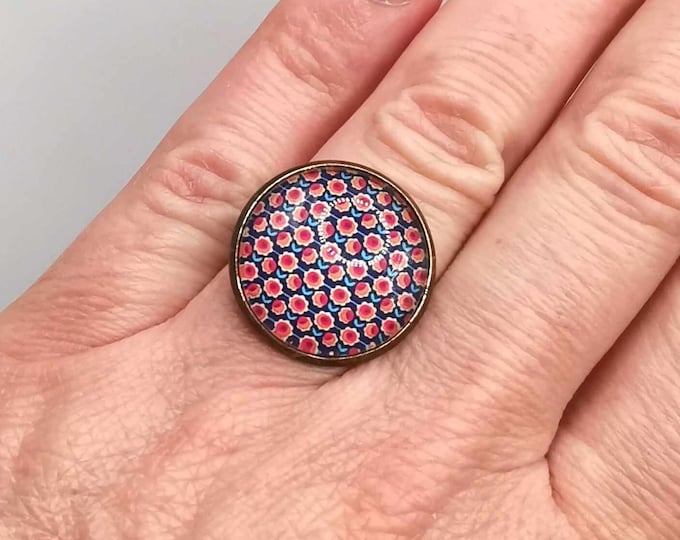 Flower cabochon ring, adjustable bronze ring