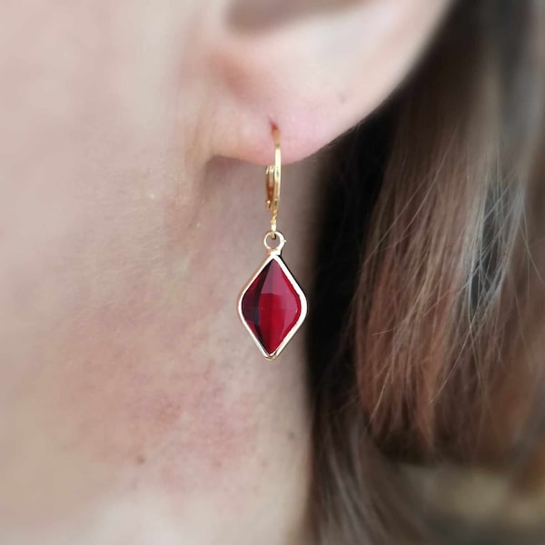 Boucles d'oreilles minimalistes, petites boucles or, losange rouge