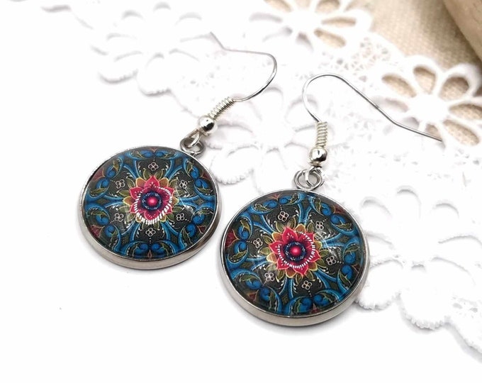 Folklore cabochon earrings