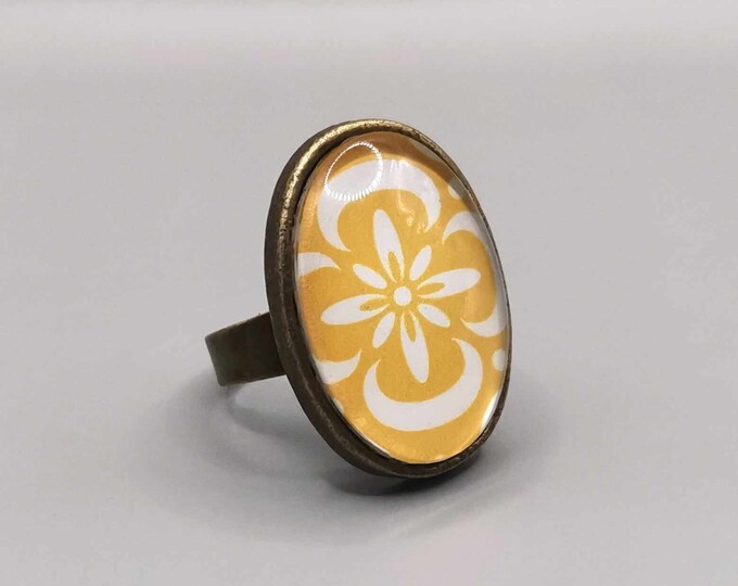 Oval cabochon flower ring, mustard, adjustable bronze ring