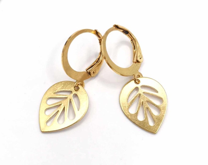 Minimalist earrings, small gold earrings, leaf