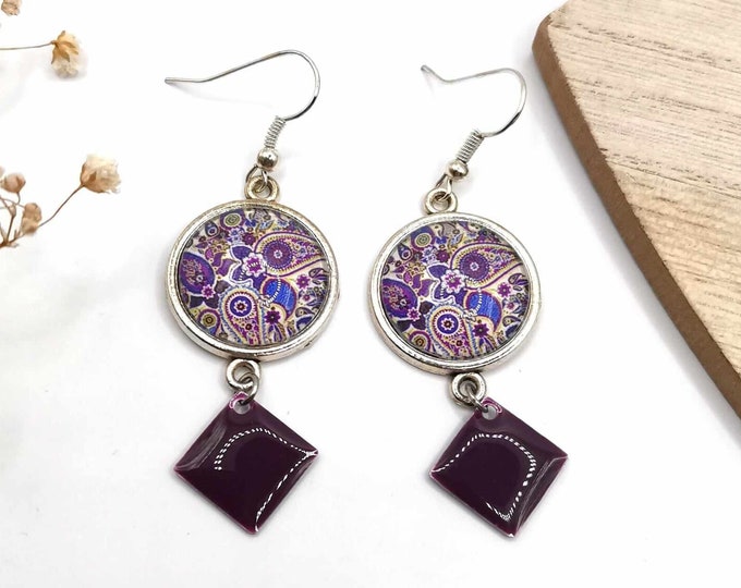 Cabochon earrings with Indian motifs