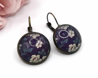 Boucles d'oreilles dormeuses cabochon fleurs