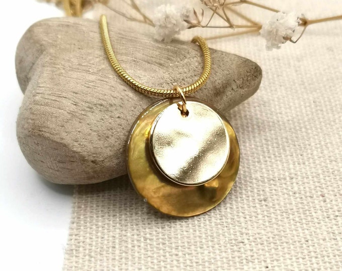 Gold stainless steel necklace, yellow mother-of-pearl