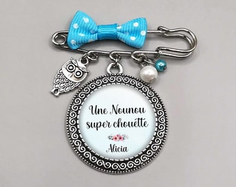 Nanny-Cabochon-Brosche „eine super nette Nanny“, Geschenk für Nanny, Tante, Text zum Personalisieren