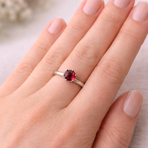 Bague ajustable argent 925 avec rubis rouge – Solitaire élégant – Pierre de naissance juillet – Cadeau femme anniversaire