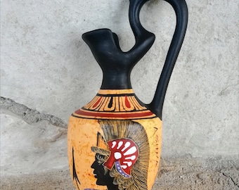 Vaso fatto a mano e dipinto a mano in stile arcaico