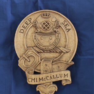 Ruhestand Geschenk Kundenspezifisches Familienwappen-Wappen personalisiertes Familienschild-Hochzeitsgeschenk Heraldischer handgeschnitzter Name Holzbearbeitung Woodcraft