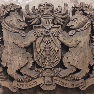 Kundenspezifisches Familienwappen-Wappen personalisiertes Familienschild-hölzernes Emblem Hochzeitsgeschenk Kunst heraldische Hand geschnitzte Name Holzbearbeitung Woodcraft