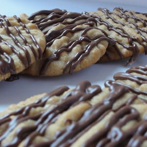 24 -2 dozen- pieces peanut butter cookies,peanut butter and cholcolate cookies, cookies, party cookies,creamy soft  cookies