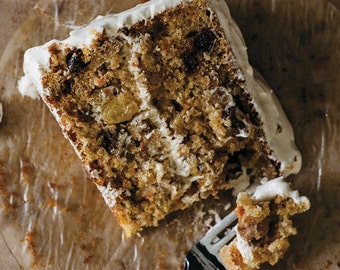 1 lb carrot cake with pineapple buttercream, carrot cake with  buttercream, carrot  cake, holiday  pastries