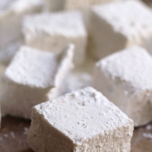 vanilla  marshmallow, handmade marshmallow, fresh marshmallow,marshmallow squares ,chocoloate dipped marshmalllows