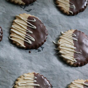 butter cookies,chocolate dipped cookies, hungarian cookies,drizzled cookies, organic cookies, chocolate dipped butter cookies, tea cookies image 5