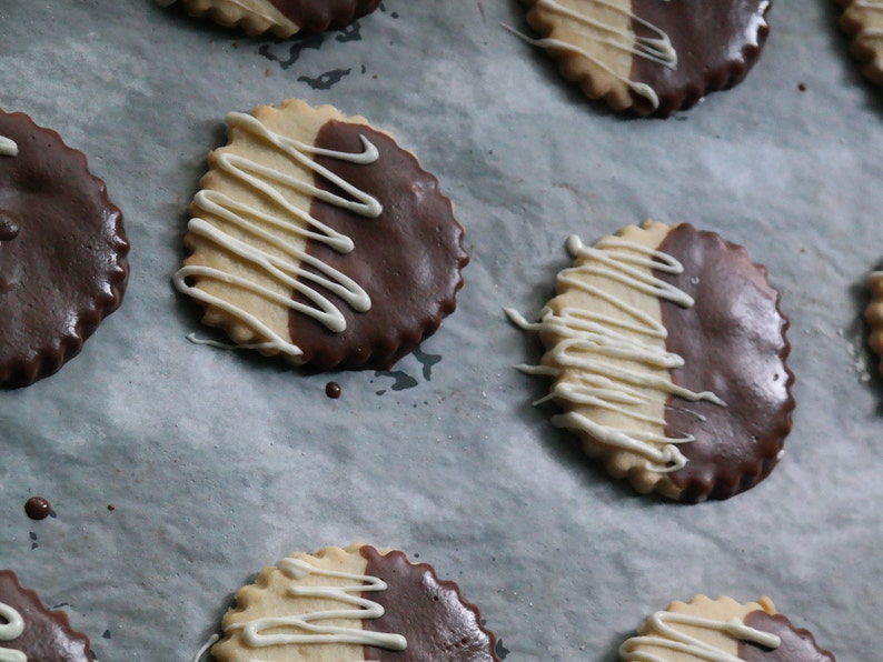 butter cookies,chocolate dipped cookies, hungarian cookies,drizzled cookies, organic cookies, chocolate dipped butter cookies, tea cookies image 5