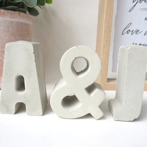 Letras mayúsculas de hormigón - Decoración de habitación de bebé - Cásate conmigo - Te amo - Nombre de familia - Regalo personalizado - Cartas de amor - Día de San Valentín